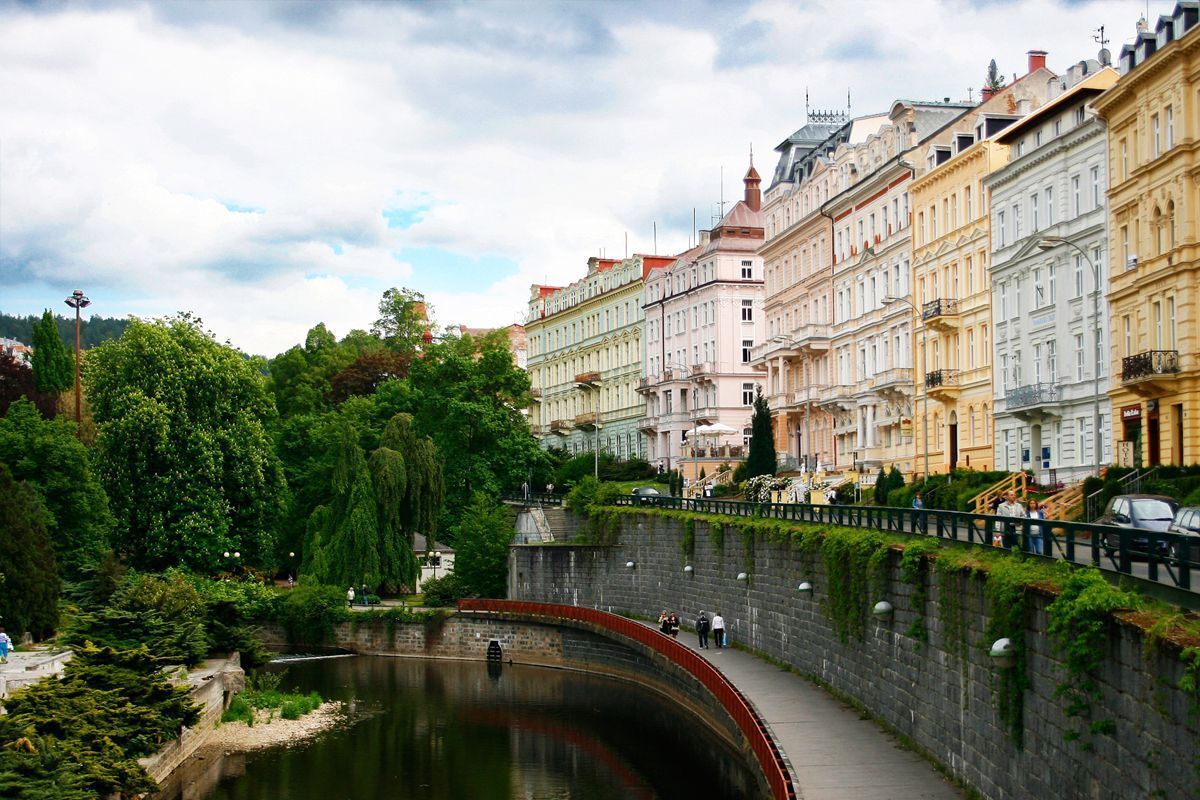 View-on-river-in-Karlovy-Vary+